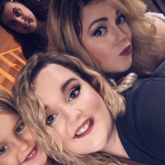 Meet your Posher, Michele - Picture 4 of 4